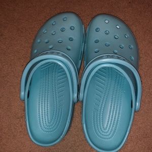Crocks size W 8.